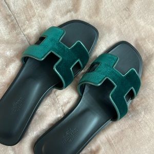 Velvet emerald green hermes oran